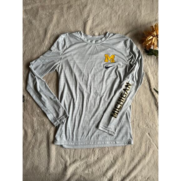 Nike Tee Michigan Size Small Dri-Fit Long Sleeve - Picture 1 of 4